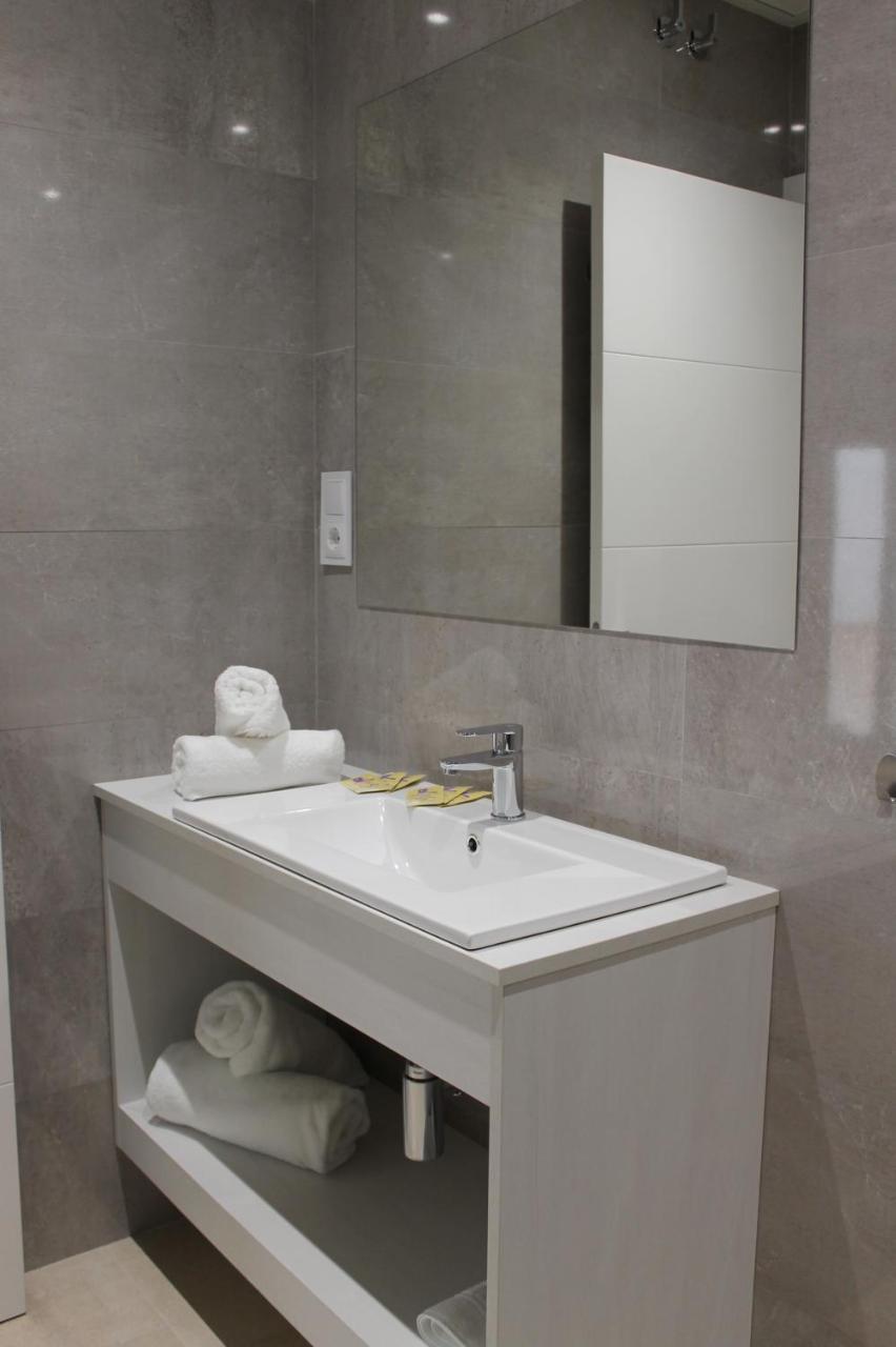 Apartamentos La Luna La Solana Екстериор снимка