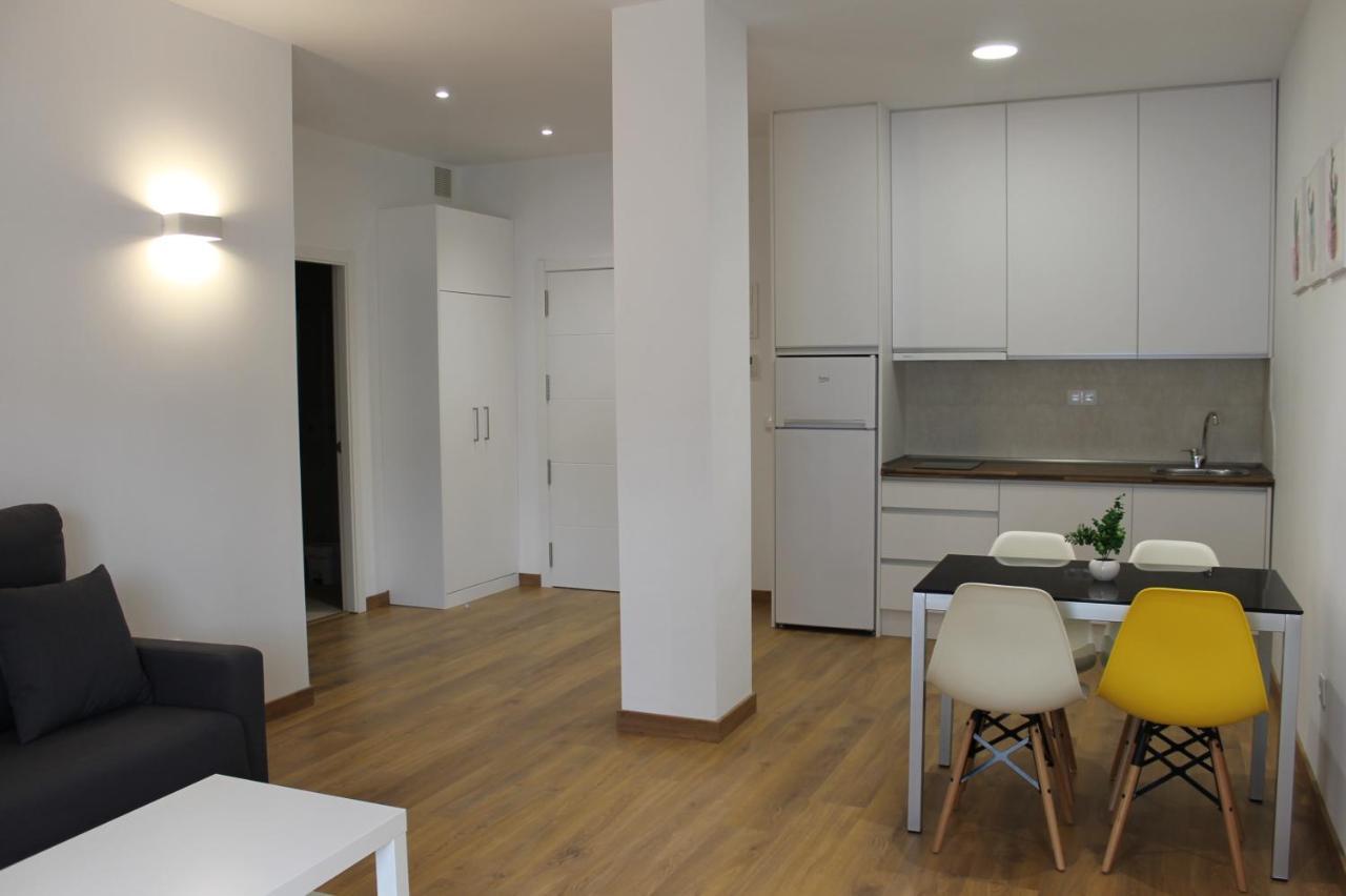Apartamentos La Luna La Solana Екстериор снимка
